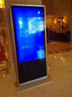 青島廣告機行業概覽 東升廣告機、液晶廣告機與數字標牌的崛起